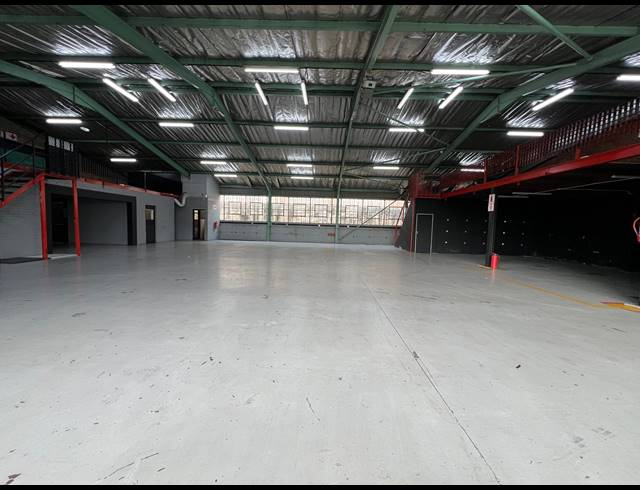 3,057M² WAREHOUSE FOR SALE IN STRIJDOMPARK